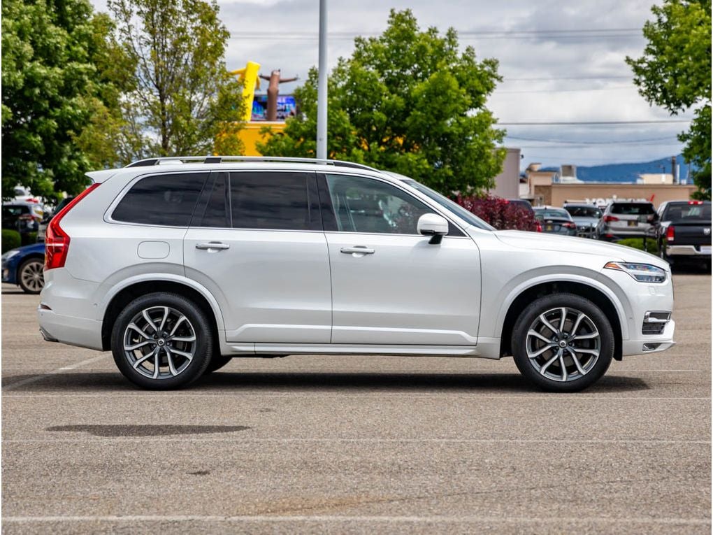 2017 Volvo XC90 Momentum